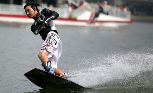 ▲ '제 7회 한강사랑 레포츠 페스티벌&rsquo;에서는 웨이크 보드 등 다양한 수상레포츠를 무료로 즐길 수 있다. ⓒ 뉴데일리