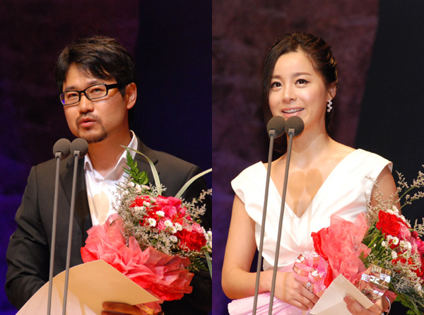 ▲ 제14회 부천국제판타스틱영화제 시상식에서 3관왕을 차지한 영화 '김복남 살인사건의 전말'의 장철수 감독(좌)과 배우 서영희(우) ⓒ 뉴데일리