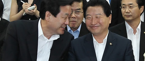 ▲ 한나라당 김무성 원내대표(왼쪽)와 안상수 대표가 활짝 웃고 있다 ⓒ연합뉴스