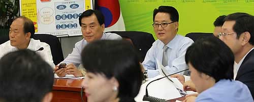 ▲ 민주당 박지원 원내대표가 29일 오후 국회에서 열린 고위정책회의에서 모두발언하고 있다 ⓒ 연합뉴스