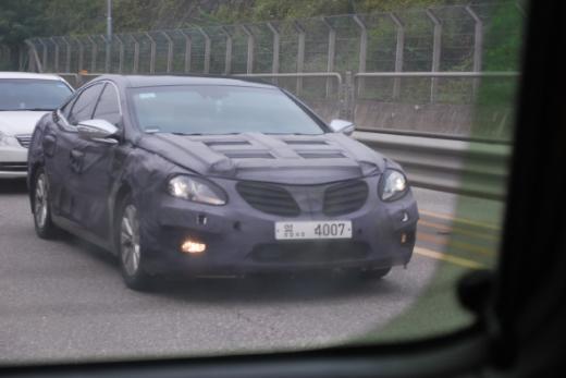 ▲ 올 하반기 출시될 신형 그랜저(HG)의 스파이샷&nbsp;ⓒ 아고라 게시판