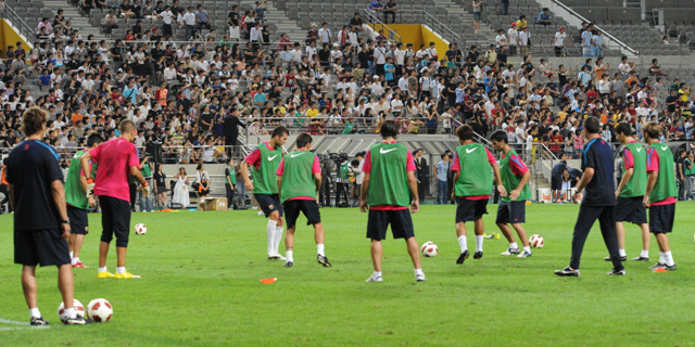 ▲ FC 바르셀로나 선수들이 'K리그 올스타전' 친선 경기를 앞두고 몸을 풀고 있다.  ⓒ 박지현 기자 