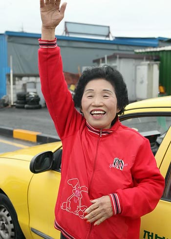 ▲ 960번 도전해 운전면허를 딴 차사순 할머니.&nbsp;ⓒ 연합뉴스