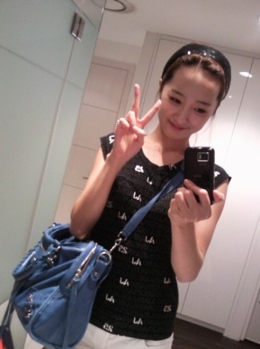 ▲ UV의 '얼짱' 매니저로 인기를 끌고&nbsp;있는 김은혜 ⓒ 김은혜 미니홈피