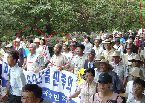 ▲ 2005년 9월11일 미군의 한반도진주 60주년 되는 날에 맞춰 맥아더동상 철거를 요구하는 오종렬 한상렬등 시위대.