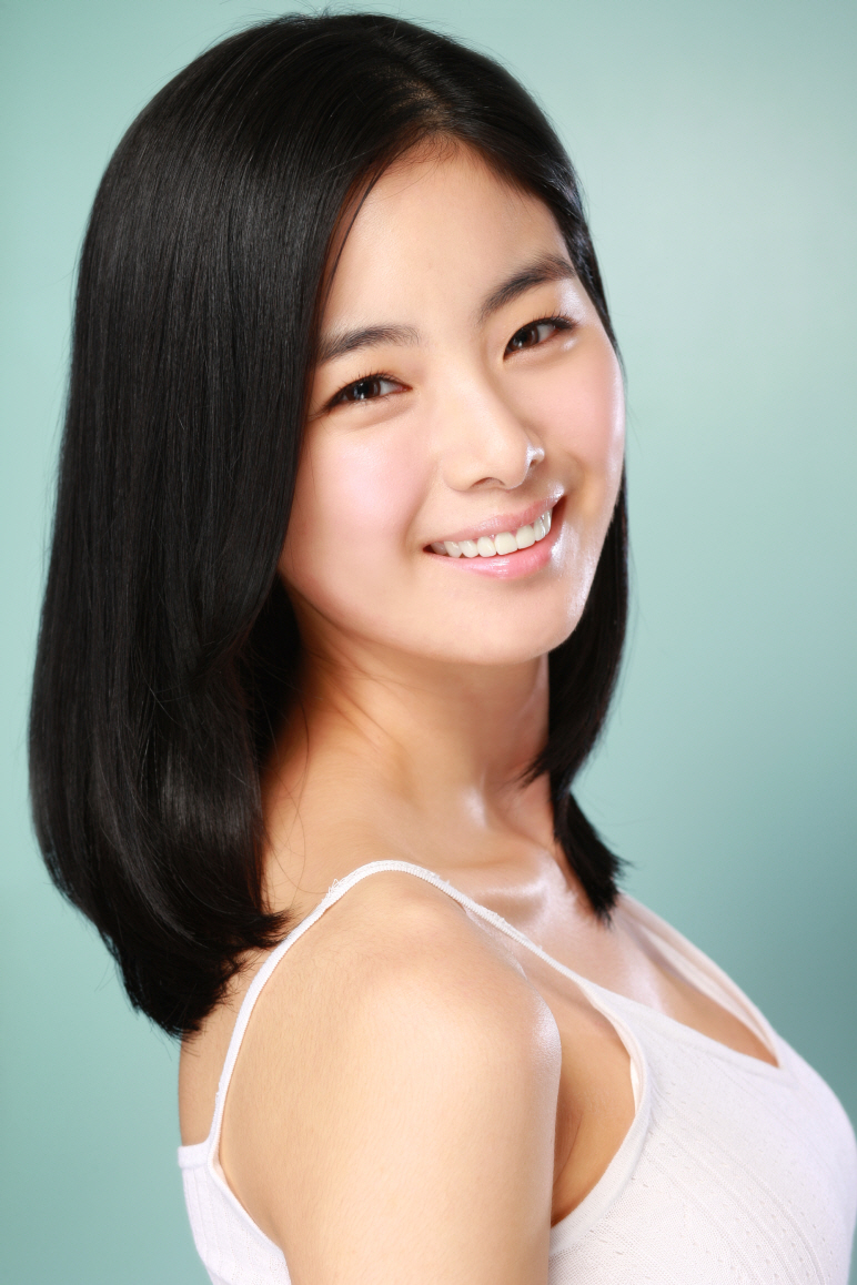 ▲ 휴대전화 광고에 이어 화장품 CF까지 꿰찬 당찬 신인 한지우. ⓒ 뉴데일리