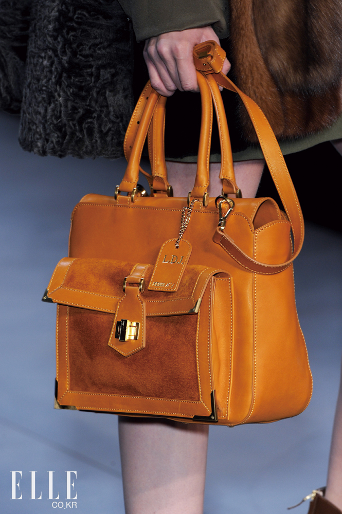 ▲ FENDI의 클래식한 스타일의 토트와 크로스 겸용 백 ⓒ 뉴데일리