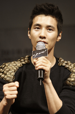 ▲ 영화 '아저씨' 제작보고회에 참석한 배우 원빈. &nbsp;ⓒ 뉴데일리