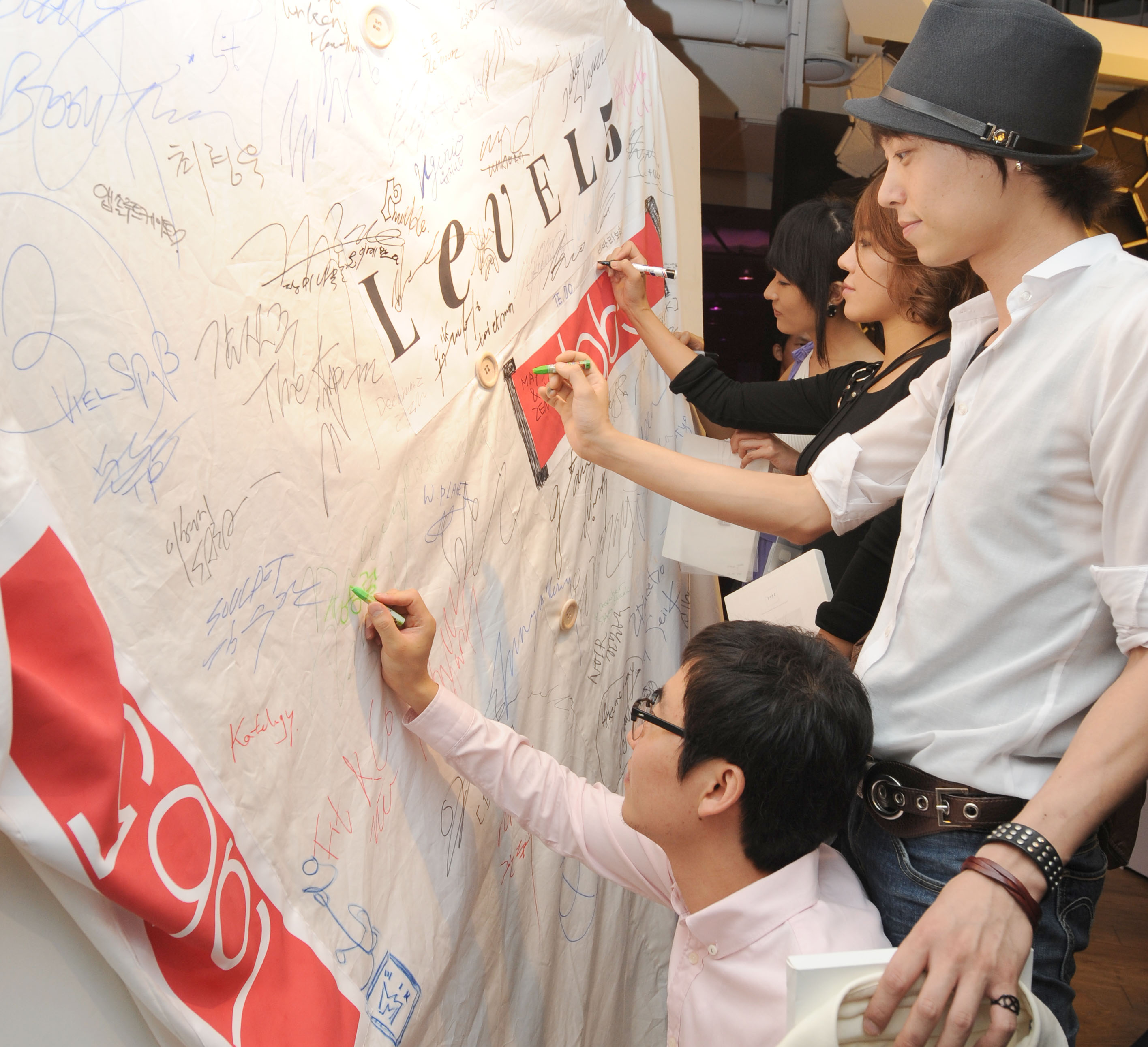 ▲ '랩5' 오픈에 참석한 신진 디자이너들 ⓒ 뉴데일리