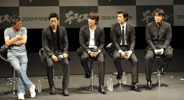 ▲ 영화 '무적자' 제작보고회 현장(왼쪽부터 송해성 감독, 주진모, 송승헌, 김강우, 조한선) ⓒ 박지현 기자 