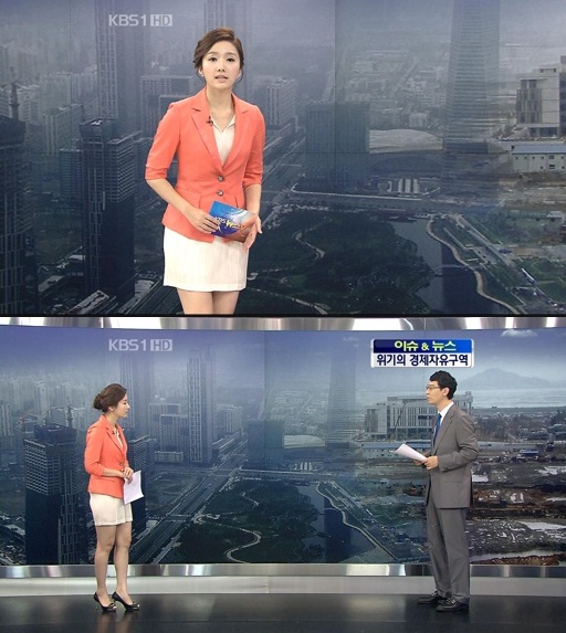 ▲ 논란이&nbsp;되고 있는 조수빈 아나운서의 미니스커트 의상.&nbsp;ⓒ 방송화면