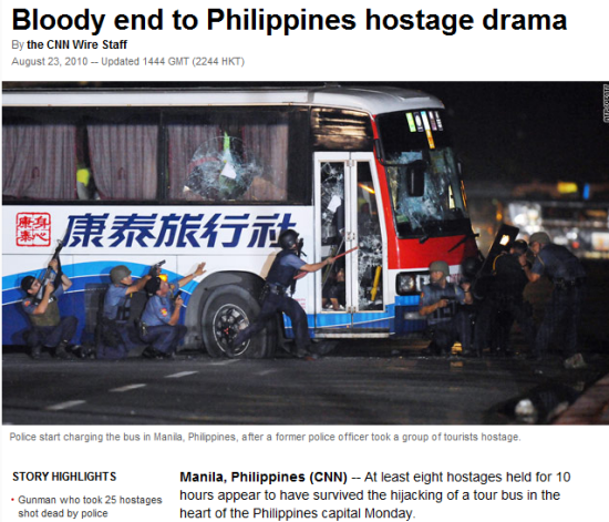 ▲ 필리핀 버스 피랍 사건을 보도하고 있는 CNN. 23일 오후 10시경 버스 안으로 진입하려는 현지 경찰특공대의 모습이 진압 당시의 긴박했던 순간을 잘 드러내 주고 있다.  ⓒ 뉴데일리