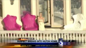 ▲ 집에 강도가 침입하자 수건만 두른 채 발코니로 나온 패리스 힐튼. ⓒ KTLA 방송화면 캡쳐