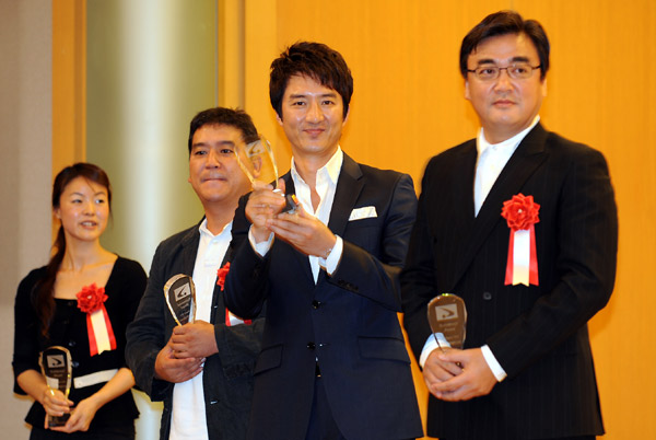 ▲ 일본 아키타현, '아이리스' 제작진에 감사패 증정 ⓒ 사키가케신보