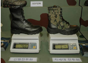 ▲ 방산물자전시회에 나왔던 신형 전투화ⓒ