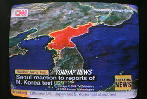 ▲ 지난 2006년 10월 9일 북한의 핵실험 감행 직후 미국의 CNN방송이 긴급뉴스로 그 사실을 계속해서 보도하고 있다.ⓒ연합뉴스