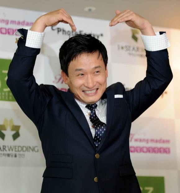 ▲ 서경석이 2일 오후 서울 여의도 63시티(63빌딩)에서 결혼 발표 기자회견을 열고 관련 소감을 밝히고 있다.  ⓒ박지현 기자