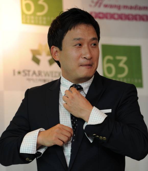 ▲ 서경석이 2일 오후 서울 여의도 63시티(63빌딩)에서 결혼 발표 기자회견을 열고 관련 소감을 밝히고 있다.  ⓒ박지현 기자