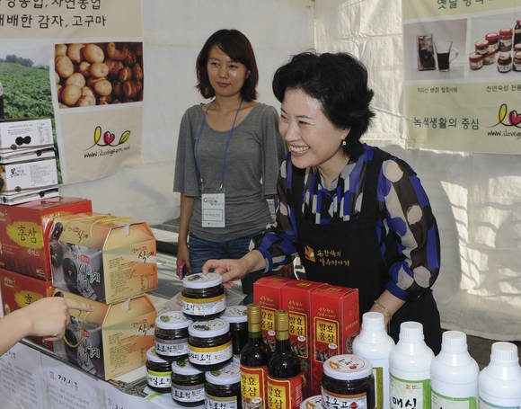 ▲ '아이러브그린' 부스에는 유기농 농산물이 가득하다. ⓒ박지현 기자
