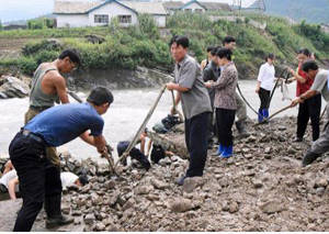 ▲ 북한 주민들이 제방공사를 하고 있다ⓒ주성하씨 블로그