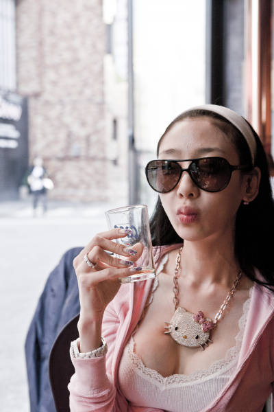 ▲ 명품녀 김경아씨가 네티즌들의 비난에도 '나불대라'라며 의연히 대처하고 있다. ⓒ김경아 미니홈피