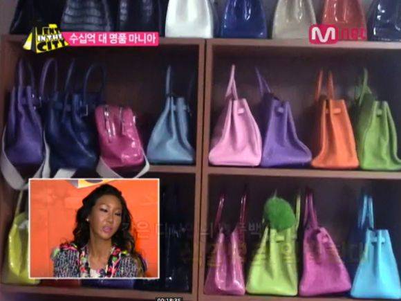 ▲ 수천 만원에 달하는 명품들이 진열돼 있는 김경아씨 방. ⓒ엠넷 방송화면