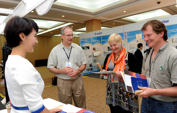 ▲ 4대강사업 등 하천복원 사례와 기술이 소개된 부스에는 외국학자들의 발길이 끊이지 않았다.ⓒ