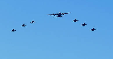 ▲ 15일 ‘국군의 날’ 행사 축하비행을 위한 사전답사로 공군 전투기 편대가 서울지역 상공에서 저고도 비행을 했다.ⓒ연합뉴스