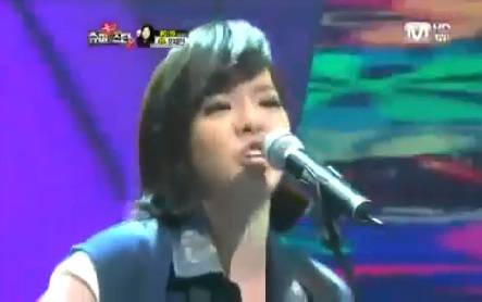 ▲ '님과함께'를 열창하고 있는 장재인. ⓒ M.net 방송화면