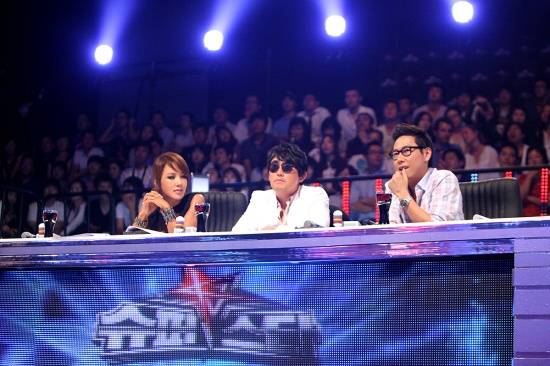 ▲ 의 심사위원. 좌측부터 엄정화, 이승철, 윤종신. ⓒ엠넷미디어