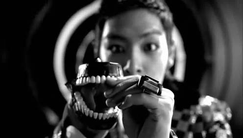 ▲ 탑의 솔로곡 '턴잇업(Turn It Up)'의 뮤직비디오 캡처.