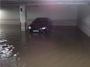 ▲ 정우성의 이웃 주민이 트위터에 올린, 침수 된 주차장 내 전경.