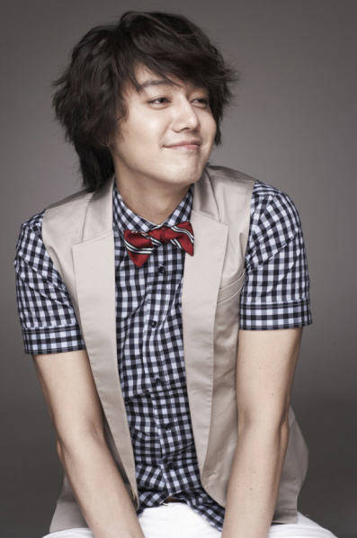 ▲ 배우 이동건과 닮은꼴 외모로 화제가 된 바 있는 배우 김재승이 자신의 이상형으로 가수 아이유를 꼽았다. ⓒ김재승 미니홈피