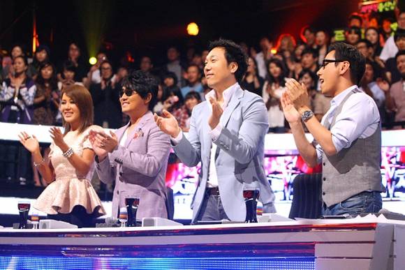 ▲ 의 심사위원단.  ⓒ 엠넷미디어