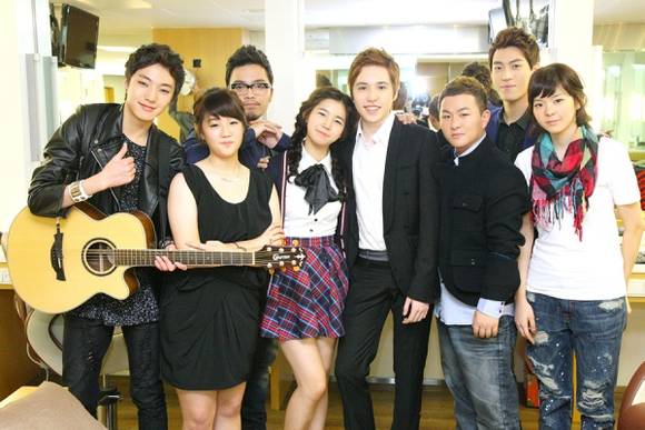 ▲ 본선 2번째 무대를 가진 'TOP 8' 진출자들.  ⓒ 엠넷미디어