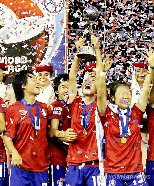 ▲ U-17 월드컵 시상대에 올라 우승의 기쁨을 만끽하고 있는 태극 소녀들. ⓒ연합뉴스