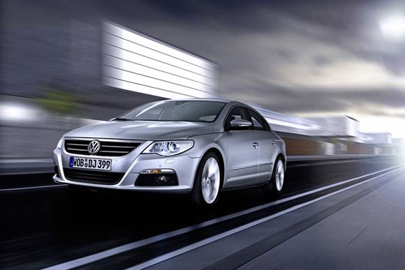 ▲ 폭스바겐이 27일 출시한 2011년형 쿠페형 세단 CC. 뒷좌석을 넓혀 한국 소비자의 요구에 맞췄다.ⓒ