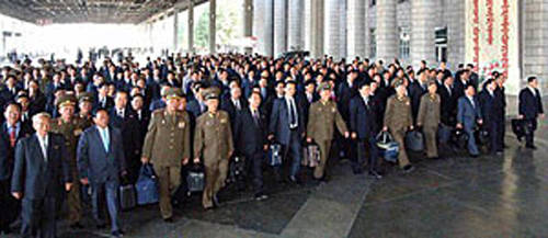 ▲ 평양역에 도착한 북한 전역의 노동당대표자들.(연합뉴스)