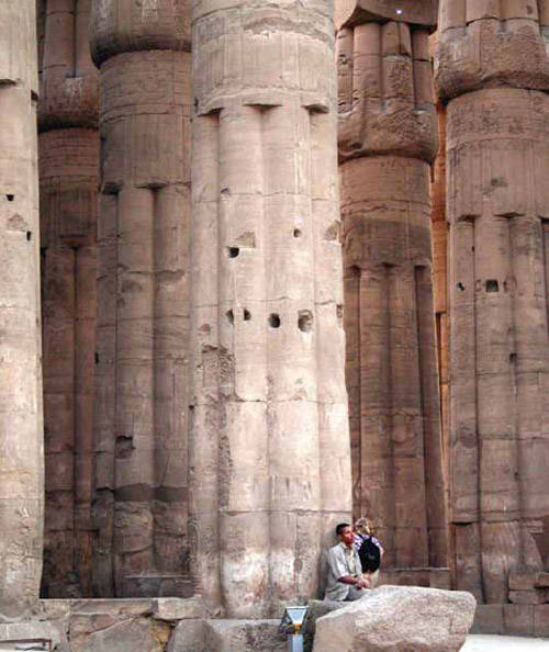 거대한 기둥들 (룩소르 신전 둘째 마당).