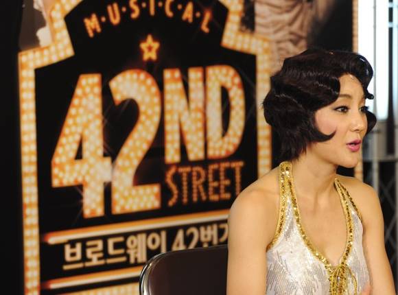 ▲ 28일 오후 서울 송파구 샤롯데씨어터에서 열린 뮤지컬 ‘브로드웨이 42번가’ 프레스콜에 참석한 가수 바다.  ⓒ 박지현 기자