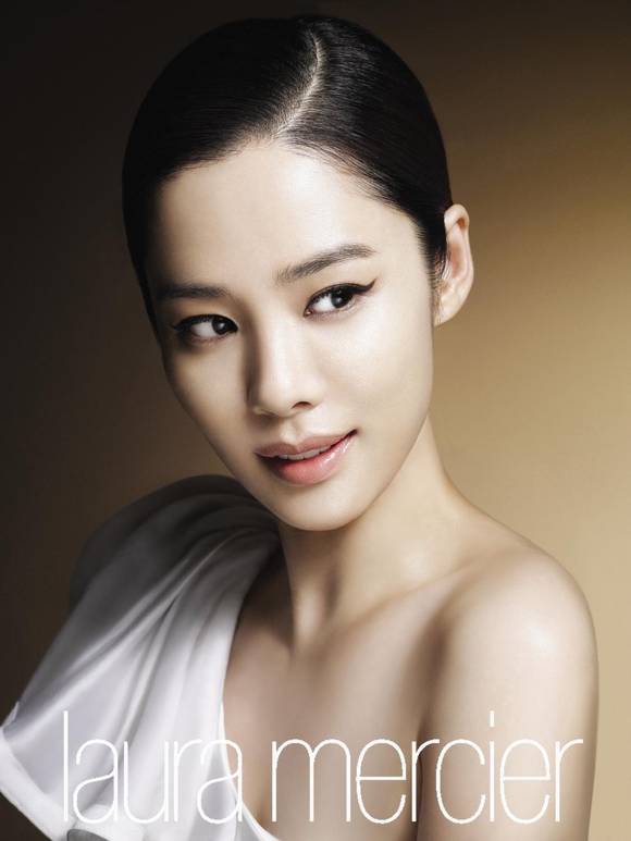 ▲ '로라 메르시에' 브랜드 모델로 세계최초로 재낙점 된 배우 김현주. ⓒ뉴데일리