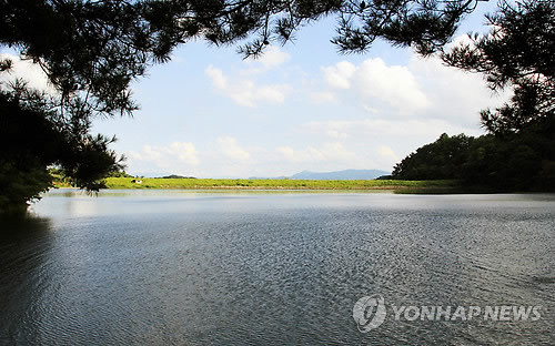 ▲ 충북 제천시 모산동 비룡담저수지(제2 의림지). 정부의 4대강 살리기 사업의 하나로 추진되는 둑 높이기 사업을 추진하려던 이곳은 사업 취소된다.