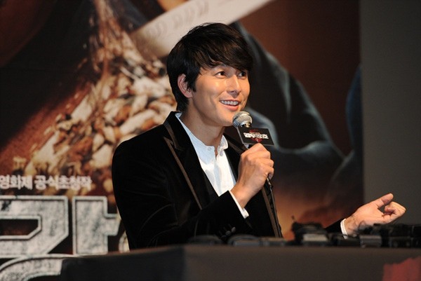 ▲ 극 중 호흡을 맞춘 양자경에 대해 칭찬하고 있다. ⓒ김상엽 기자