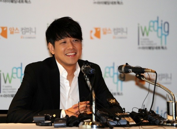 ▲ 6일 오후 서울 그랜드 하얏트 호텔에서 탤런트 류시원이 결혼 발표 및 소감을 밝히고 있다.  ⓒ 박지현 기자