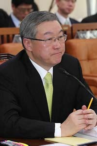 ▲ 7일 오전 국회 인사청문회에서 김성환 외교통상부장관 내정자가 답변을 생각하고 있다. ⓒ연합뉴스