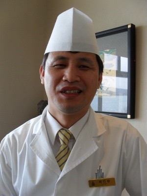 ▲ 대게 요리를 개발한 최진환 주방장.