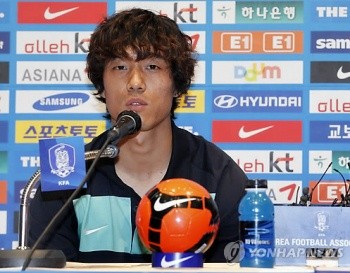 ▲ 박주영이 8일 경기도 파주 NFC에서 일본과 친선경기에 관한 인터뷰를 갖고 취재진의 질문에 답하고 있다.  ⓒ 연합뉴스