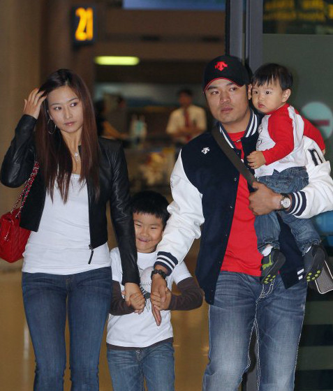 ▲ 10일 인천공항에 도착한 추신수 가족.(스포츠동아)