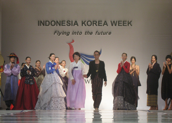 ▲ 11일 인도네시아 자카르타에서는 '한국-인도네시아 주간' 개막행사로 양국 전통의상 패션쇼가 펼쳐졌다. ⓒ뉴데일리