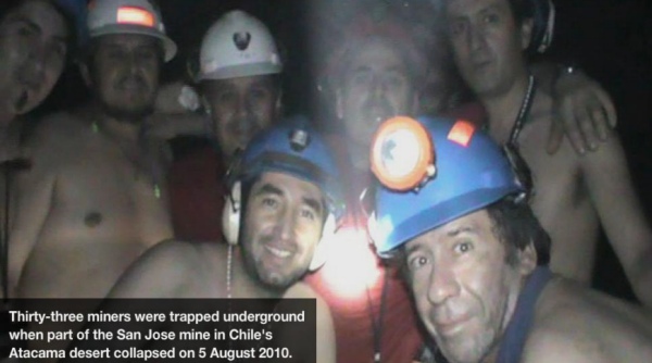 ▲ 지난 8월 25일 카메라가 장착된 파이프로 촬영된 광부들의 모습. ⓒBBC 홈페이지 캡쳐